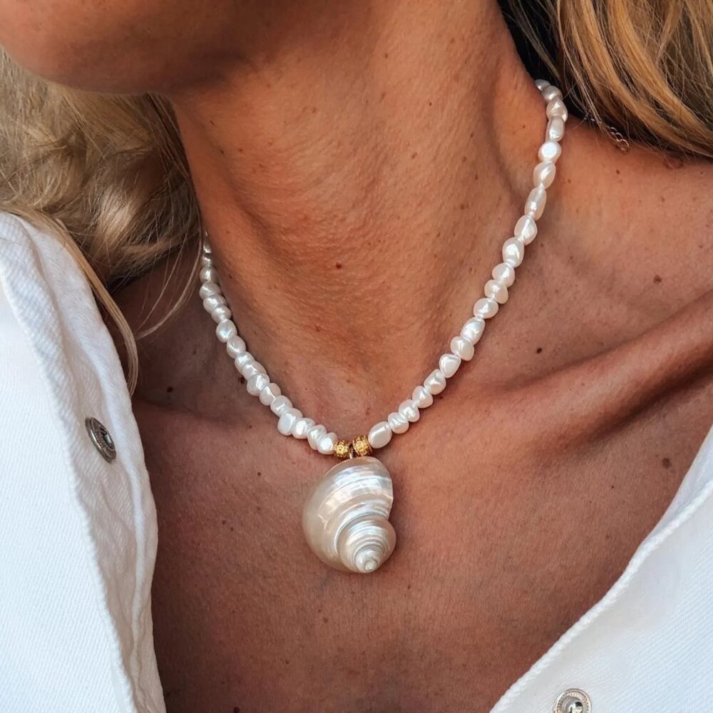 White Shell Pearl Choker